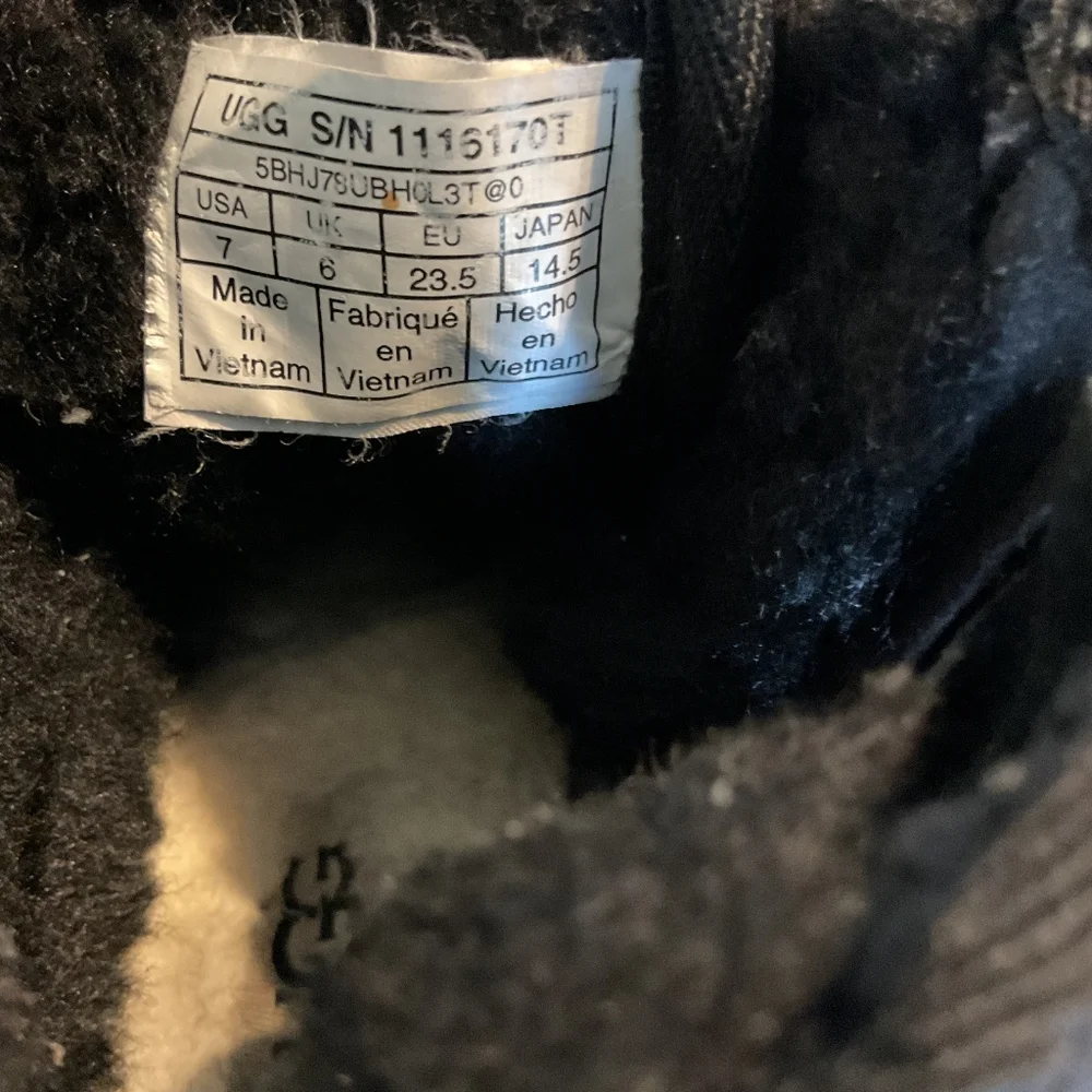 UGG Kids Logo Print Neumel Boots, Size 7 Black‎ Multi